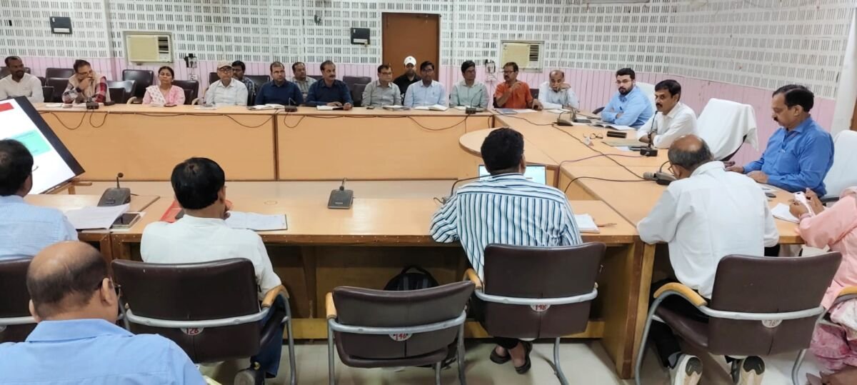 बलिया में संचारी रोग नियंत्रण बैठक