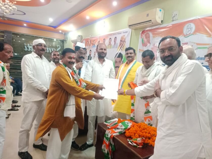 सलेमपुर /देवरिया - अपने दायित्वों का निर्वहन ईमानदारी से करें नवनियुक्त कांग्रेस पदाधिकारी - सुधीर राय 1 IMG 20250708 WA0007