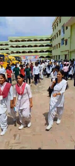 सलेमपुर /देवरिया - सीबीएसई बोर्ड 12 वीं की सप्लीमेंट्री परीक्षा शुचितापूर्ण माहौल में हुई सम्पन्न 1 IMG 20250716 WA0007