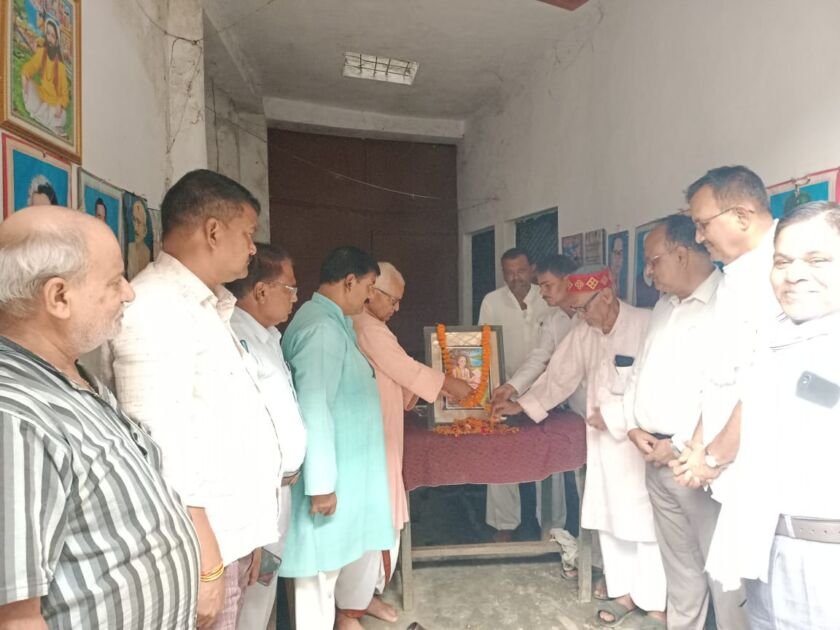 सलेमपुर /देवरिया - मानवता के प्रहरी संस्कृति के संवेदन, अमर तुम्हारी यशगाथा हैअमर तुम्हारा जीवन - गिरिधर करुण 1 IMG 20250731 WA0008