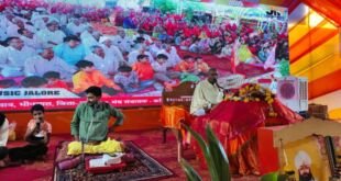 भीनमाल में भागवत कथा के मंच पर प्रवचन देते ऋषि ज्ञानआत्मानंद भीनमाल में भागवत कथा के मंच पर प्रवचन देते ऋषि ज्ञानआत्मानंद महाराज