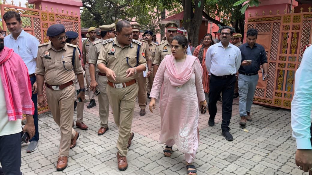मीरजापुर में गुरु पूर्णिमा की तैयारी के लिए प्रशासन द्वारा सक्तेशगढ़ आश्रम का निरीक्षण