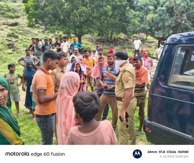 मीरजापुर के आनंदीपुर पहाड़ पर अधेड़ का शव मिलने से सनसनी