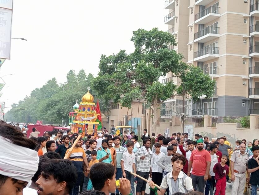 फरीदाबाद में मोहर्रम पर निकले ताजिया जुलूस की तस्वीर