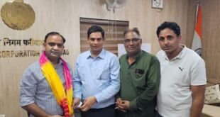 फरीदाबाद नगर निगम आयुक्त से मुलाकात करते समाजसेवी संगठन के प्रतिनिधि