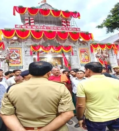 श्रावण सोमवार को लेकर बलिया में निरीक्षण करते डीएम और एसपी