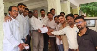 पत्रकार पर हमले के विरोध में ज्ञापन सौंपते पत्रकार संगठन के सदस्य