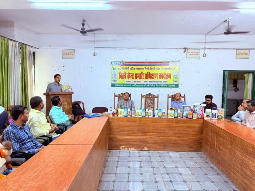बलिया में नैनो यूरिया और डीएपी पर कृषि प्रशिक्षण