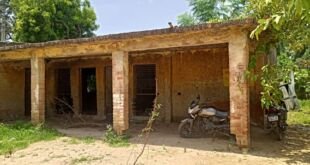 मवई रजनपुर का जर्जर शिक्षा भवन