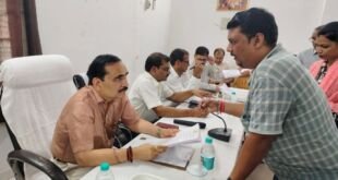 सम्पूर्ण समाधान दिवस में मीरजापुर प्रशासन द्वारा फरियादियों की समस्याएं सुनी गईं