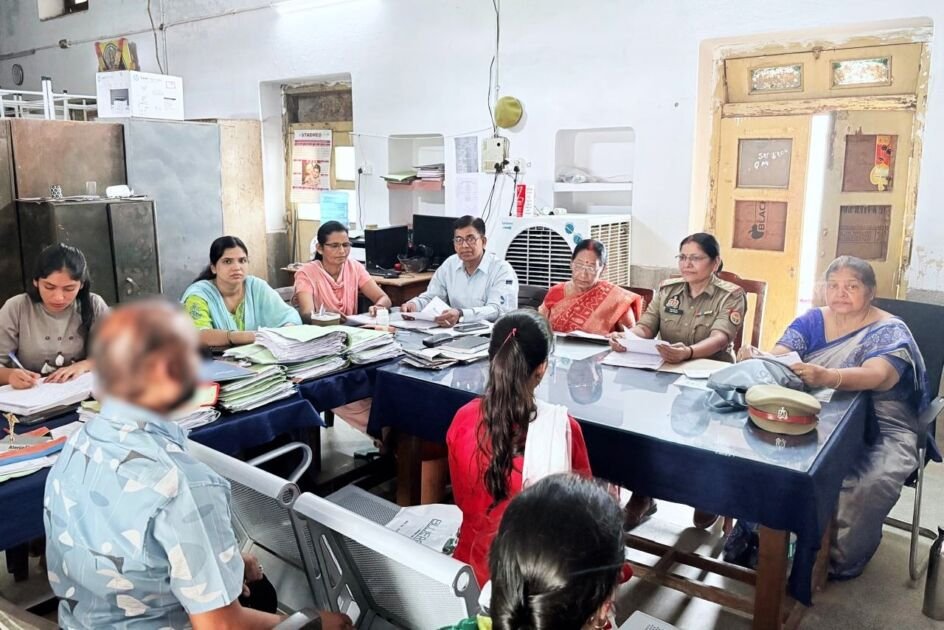 मीरजापुर में प्रोजेक्ट मिलन के तहत परिवार परामर्श केंद्र द्वारा 12 दम्पत्तियों को मिलाया गया