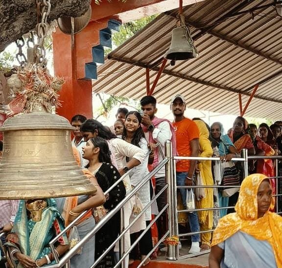 मां भंडारी देवी मंदिर में सावन रविवार को उमड़ी श्रद्धालुओं की भीड़