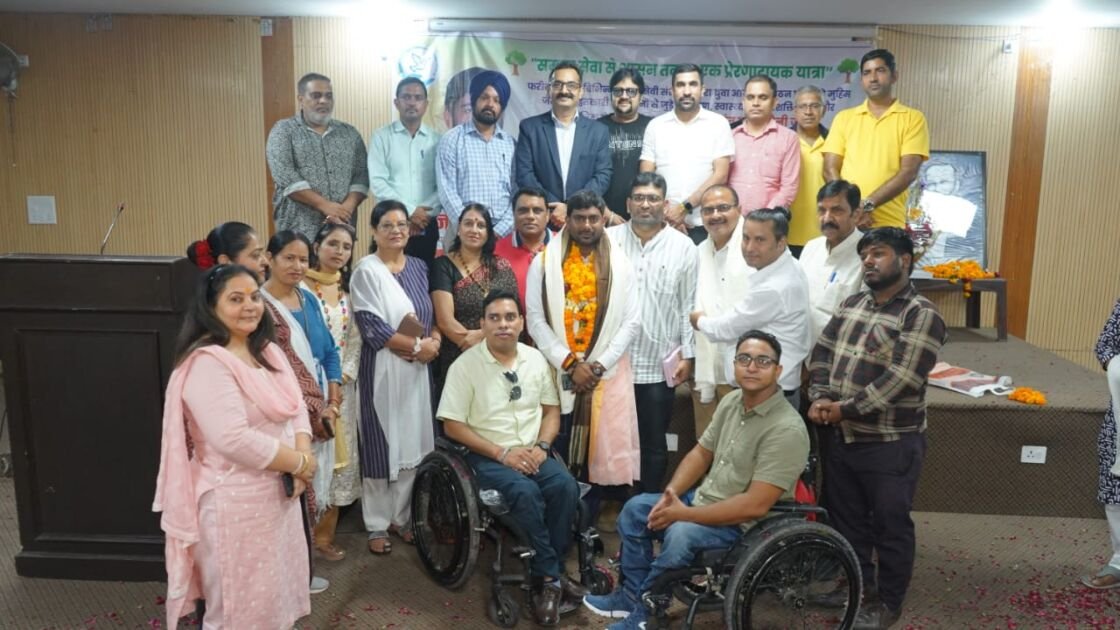 जसवंत पवार सैनी को समाजसेवी संस्थाओं द्वारा सम्मानित करते हुए