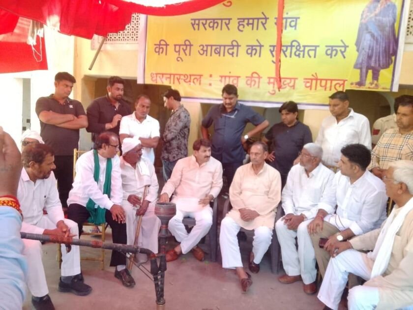 मनोज तिवारी अनंगपुर धरना स्थल पर समर्थन करते हुए