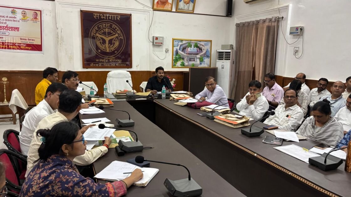 मुख्य विकास अधिकारी विशाल कुमार की अध्यक्षता में संचारी रोग नियंत्रण बैठक मीरजापुर