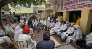 अनंगपुर गांव धरना स्थल पर खाप पंचायतों के सरदार