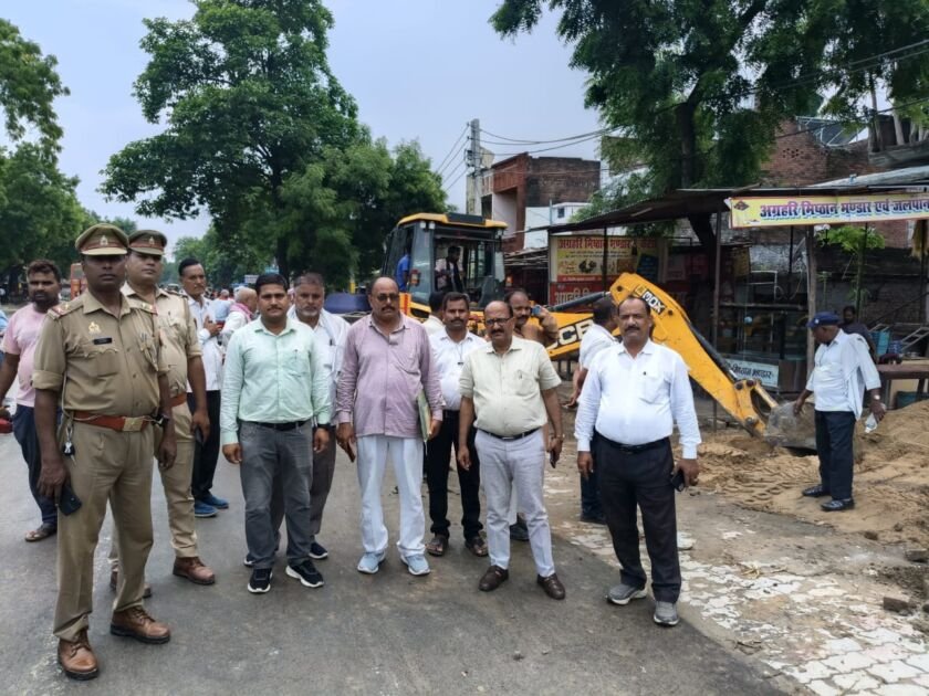 अयोध्या चौरे बाजार में अतिक्रमण हटाने की कार्रवाई