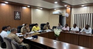 मीरजापुर में अभियोजन और नारकोटिक्स की समीक्षा बैठक में जिलाधिकारी और एसएसपी