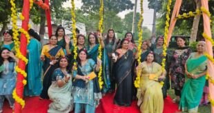 फरीदाबाद सेक्टर-10 में रेजिडेंट वैलफेयर एसोसिएशन द्वारा आयोजित तीज उत्सव का दृश्य