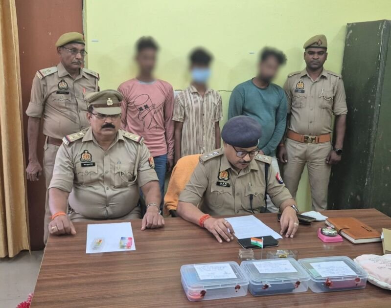 मीरजापुर पुलिस द्वारा नकली कावड़िया चोरी गैंग का खुलासा, तीन आरोपी गिरफ्तार