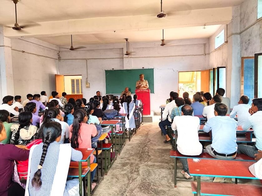 मीरजापुर साइबर जागरूकता दिवस पर छात्रों को साइबर अपराध से बचाव की जानकारी