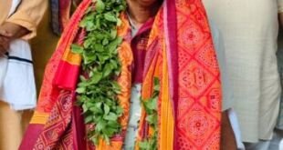 मां विंध्यवासिनी के दर्शन करते मीरजापुर के नवागत जिलाधिकारी पवन कुमार गंगवार