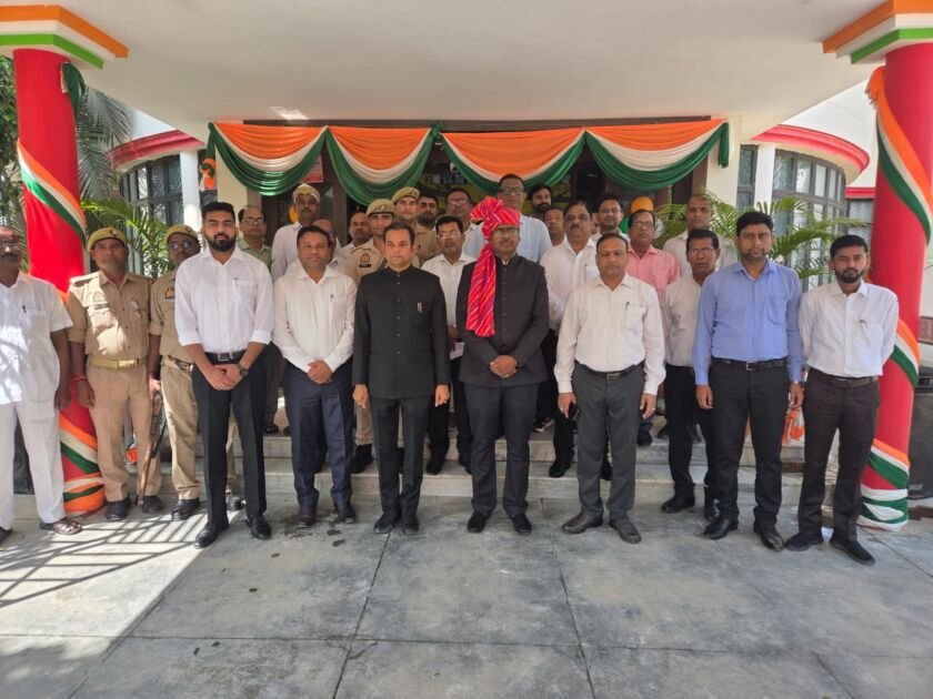 स्वतंत्रता दिवस पर महाराजगंज में धूमधाम से हुआ समारोह, विकास और कर्तव्यनिष्ठा पर जोर 1 IMG 20250816 WA0052