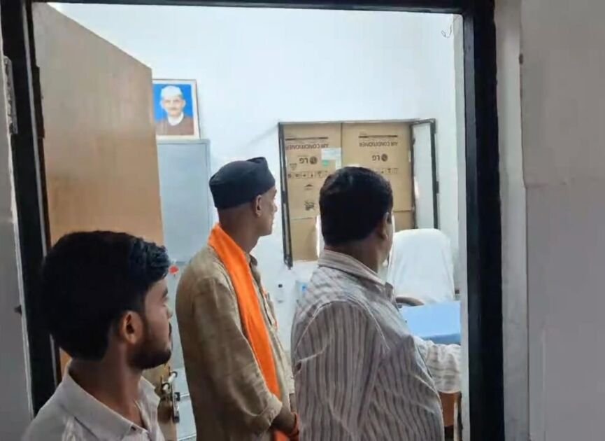 अयोध्या में नगर पंचायत अध्यक्ष ने सुनवा सीएचसी का औचक निरीक्षण किया