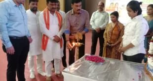 बलिया जिलाधिकारी ने दीप प्रज्वलित कर हर घर तिरंगा कार्यक्रम का शुभारंभ करते हुए