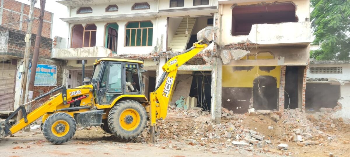 श्रावस्ती भिनगा में अतिक्रमण पर बुलडोज़र कार्रवाई