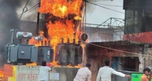 अयोध्या में ट्रांसफार्मर में लगी भीषण आग पर काबू पाती फायर ब्रिगेड