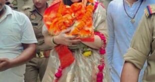 रामलला के दर्शन करतीं फिल्म अभिनेत्री रवीना टंडन अयोध्या में