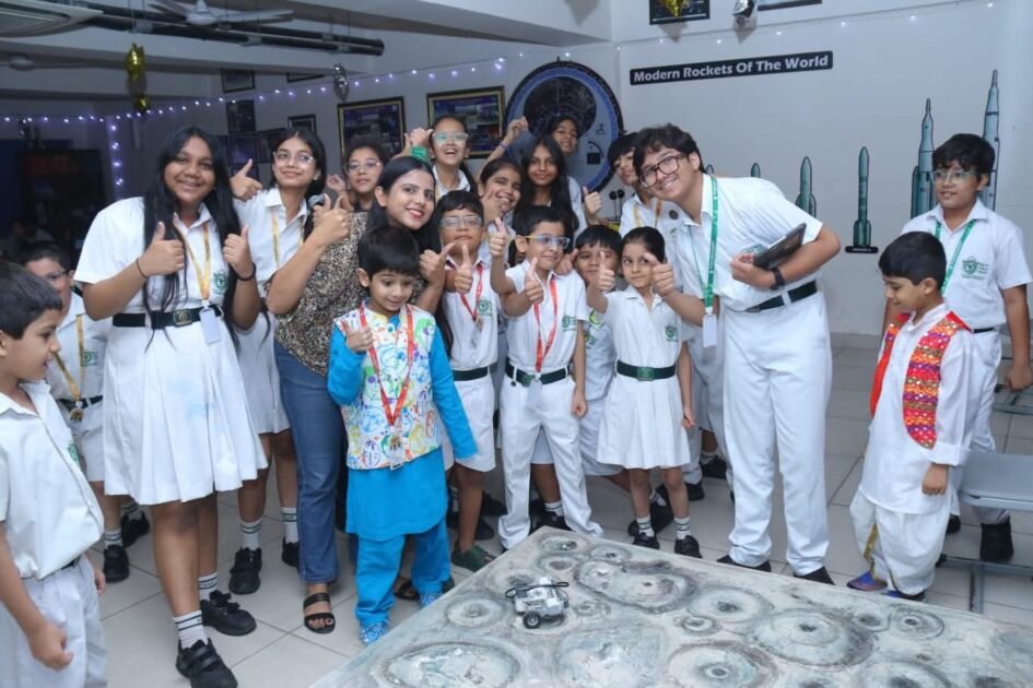 डीपीएस ग्रेटर फरीदाबाद में राष्ट्रीय अंतरिक्ष दिवस समारोह और मून म्यूजियम 2.0 प्रदर्शनी