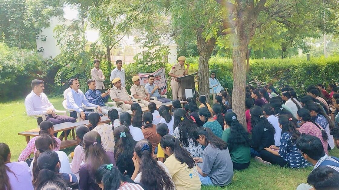 भीनमाल में साइबर अपराध जागरूकता अभियान के दौरान पुलिस द्वारा दी गई जानकारी