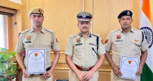 फरीदाबाद में उत्कृष्ट कार्य करने पर पुलिस आयुक्त ने पुलिसकर्मियों को सम्मानित किया