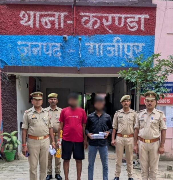 गाजीपुर करंडा पुलिस द्वारा पकड़े गए दो बदमाश और बरामद सामान