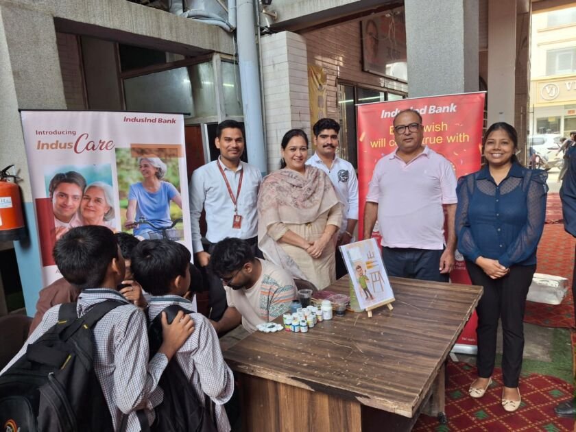 फरीदाबाद में शिक्षक दिवस कार्यक्रम में डॉ. राजेश भाटिया बच्चों को संबोधित करते हुए