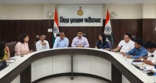 फरीदाबाद में स्वच्छता महा अभियान की बैठक करते अधिकारी