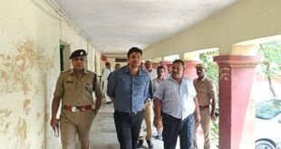 गाजीपुर में PET-2025 परीक्षा का निरीक्षण करते डीएम और एसपी