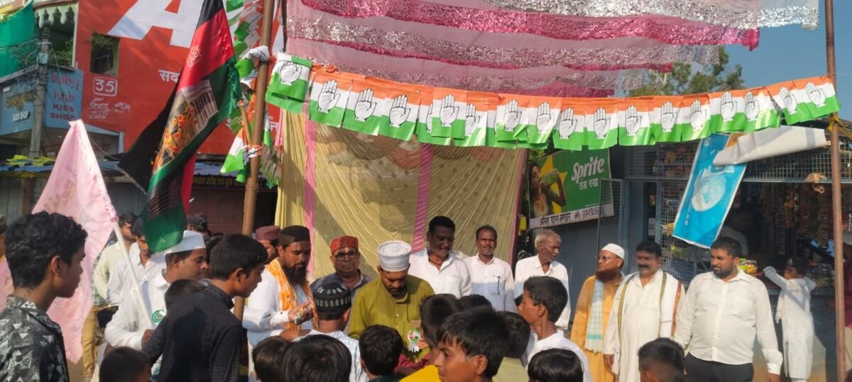 ईदमिलादुन्नबी पर कांग्रेस कार्यकर्ताओं द्वारा सलेमपुर में शरबत वितरण