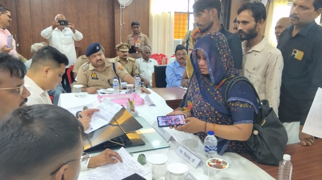 मिल्कीपुर तहसील सभागार में सम्पूर्ण समाधान दिवस, 184 शिकायतें दर्ज