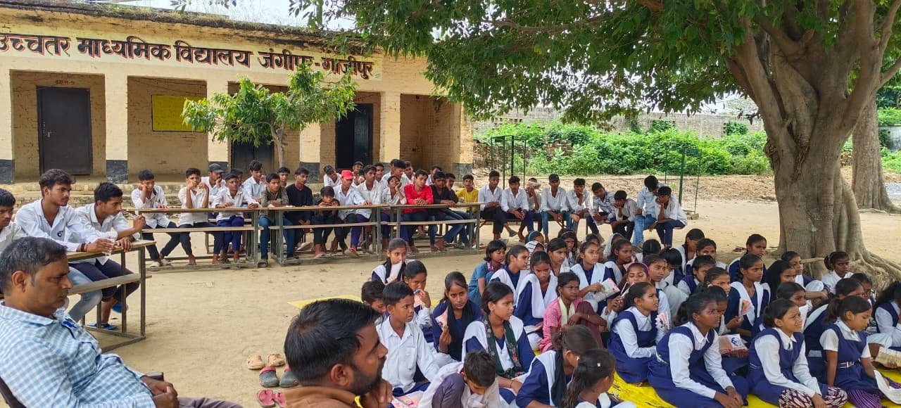 गाज़ीपुर में विश्व आत्महत्या रोकथाम दिवस पर छात्रों को मानसिक स्वास्थ्य और सुरक्षा पर जागरूक किया गया