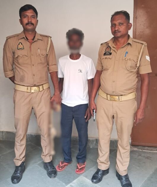 मीरजापुर पुलिस द्वारा प्रदीप पटेल हत्याकांड के इनामी आरोपी की गिरफ्तारी
