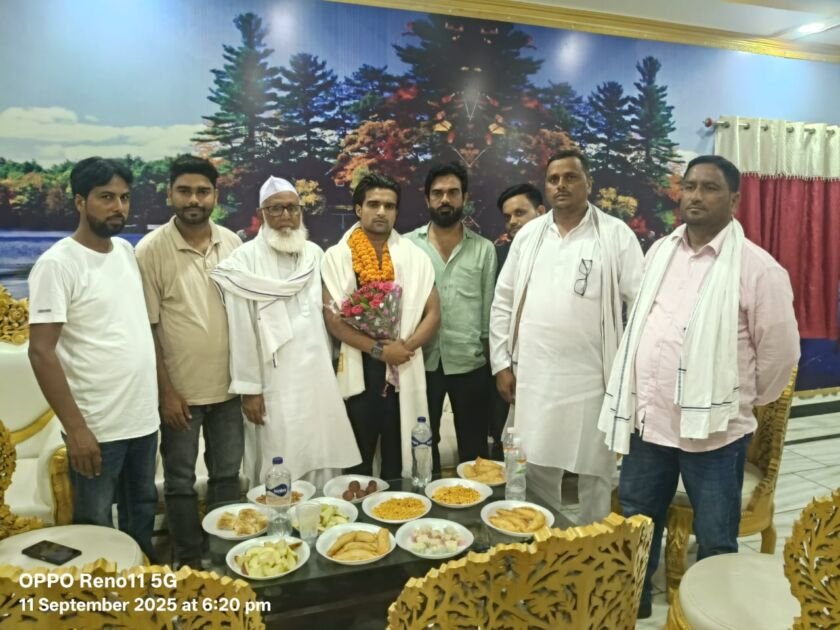 अयोध्या के अदनान खान बॉडी बिल्डिंग चैंपियनशिप में गोल्ड मेडल जीतने के बाद सम्मानित