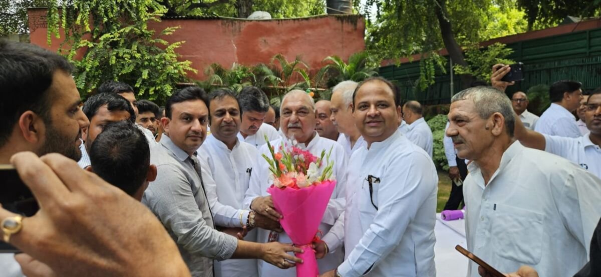 भूपेंद्र हुड्डा के जन्मदिवस पर दिल्ली स्थित आवास पर कांग्रेस कार्यकर्ताओं का आयोजन