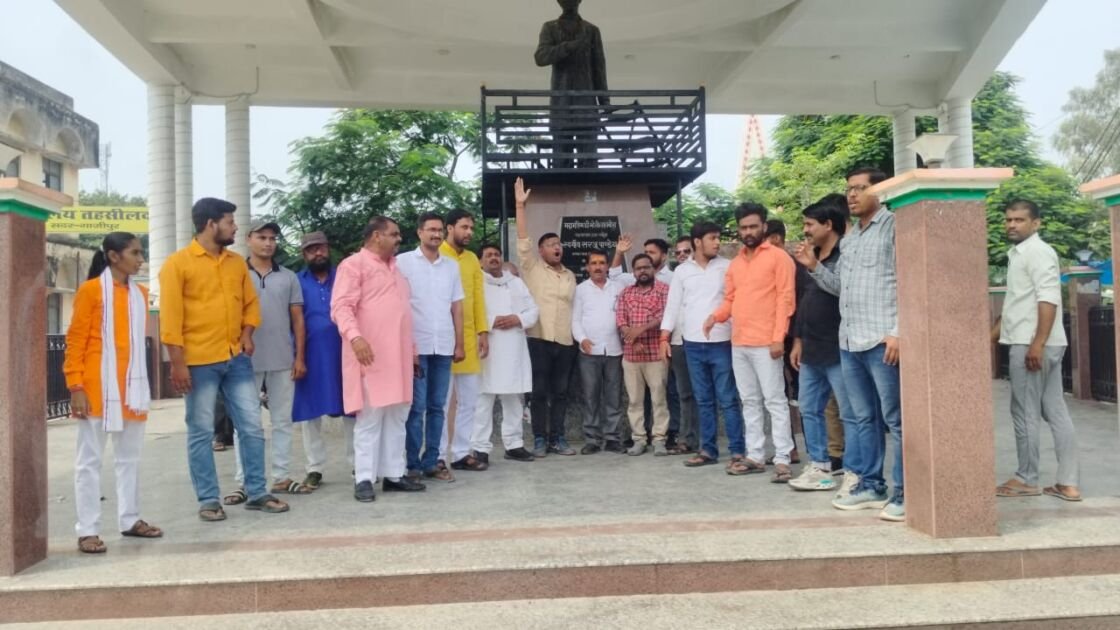 गाज़ीपुर में सियाराम हत्याकांड को लेकर छात्रों का विरोध प्रदर्शन और ज्ञापन सौंपा