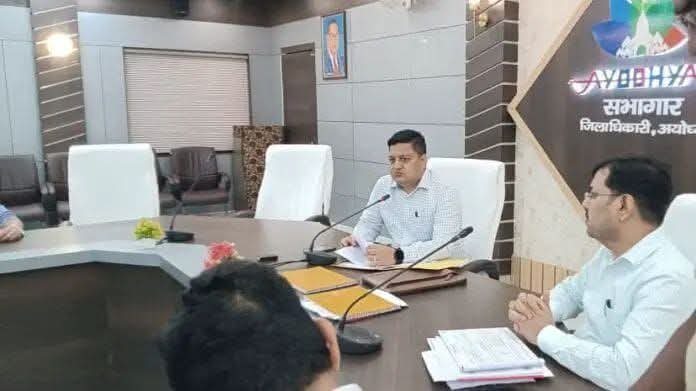 अयोध्या एसएसपी और जिलाधिकारी ने ड्रोन और चोरी की अफवाहों पर रोक लगाने की अपील की