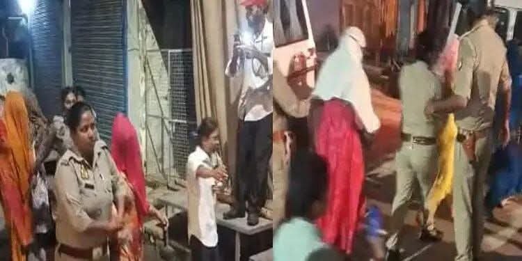अयोध्या में देह व्यापार गिरोह का भंडाफोड़, 11 लड़कियां बरामद