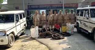 गाजीपुर खानपुर पुलिस ने चोर गैंग को गिरफ्तार कर लाखों का तांबा और एल्युमिनियम तार बरामद किया