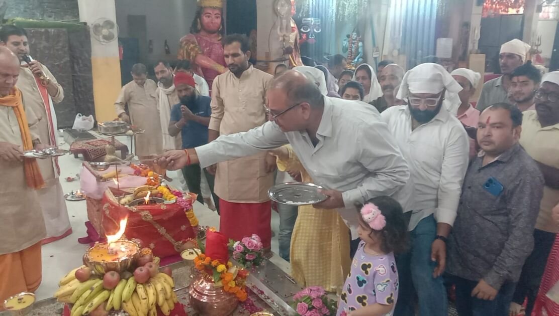 फरीदाबाद सिद्धपीठ हनुमान मंदिर में नवरात्रि की पूजा अर्चना